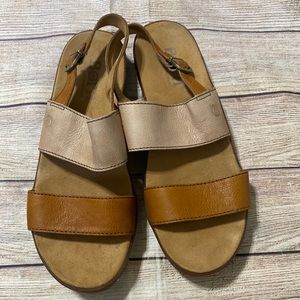Size 10 Born women’s leather sandals  comfortable!!!
